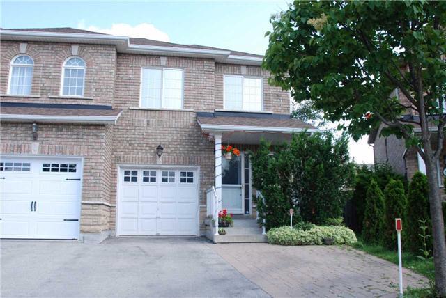 43 Foxchase Ave, House attached with 3 bedrooms, 4 bathrooms and 3 parking in Vaughan ON | Image 2