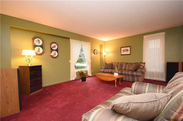 975 Finley Ave, House detached with 3 bedrooms, 3 bathrooms and 2 parking in Ajax ON | Image 4