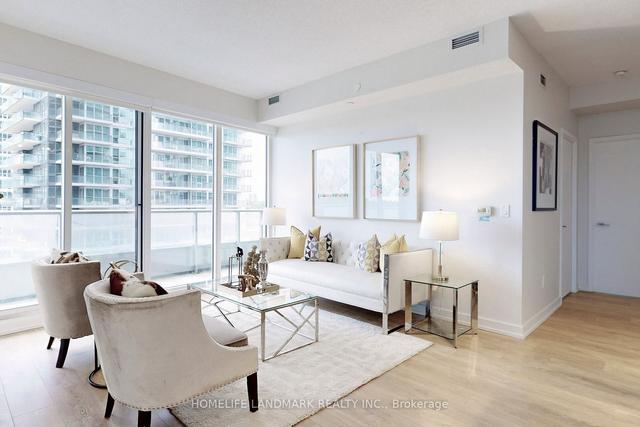1111 - 115 Mcmahon Dr, Condo with 3 bedrooms, 2 bathrooms and 1 parking in Toronto ON | Image 2