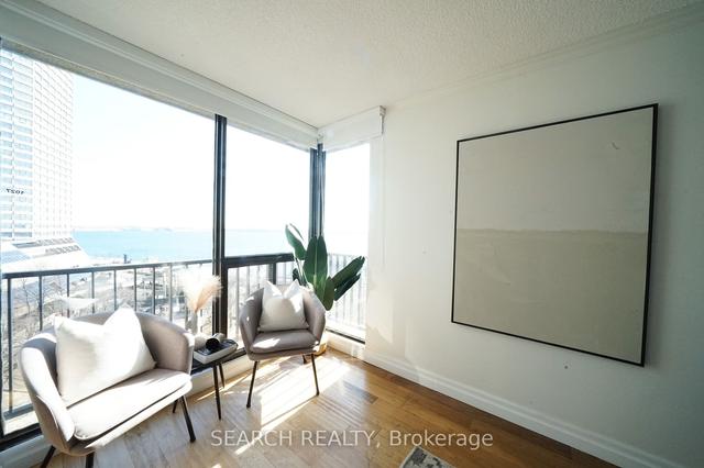 1027 - 33 Harbour Sq, Condo with 2 bedrooms, 3 bathrooms and 1 parking in Toronto ON | Image 9