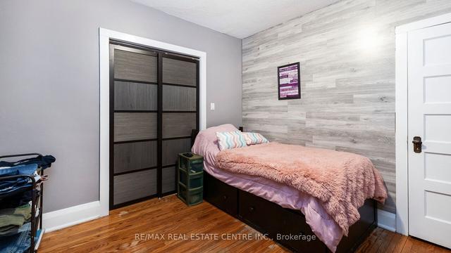 26 Clarence St, House detached with 2 bedrooms, 1 bathrooms and 5 parking in Brampton ON | Image 7