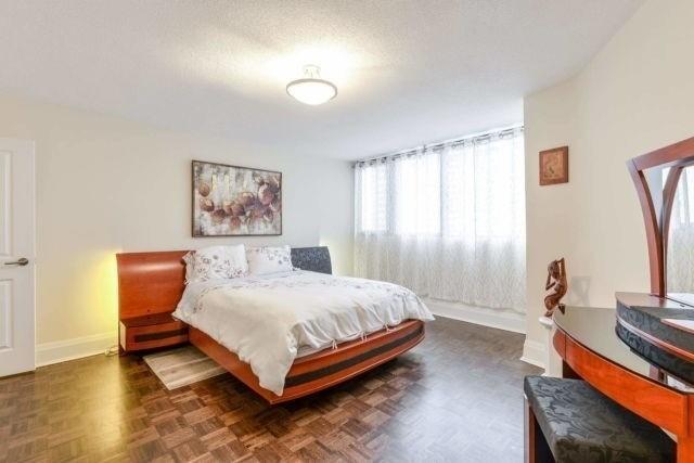 1414 - 1333 Bloor St, Condo with 2 bedrooms, 2 bathrooms and 1 parking in Mississauga ON | Image 5