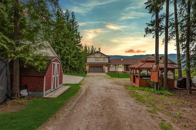 92 Davy Road, House detached with 3 bedrooms, 4 bathrooms and 9 parking in North Okanagan F BC | Image 1