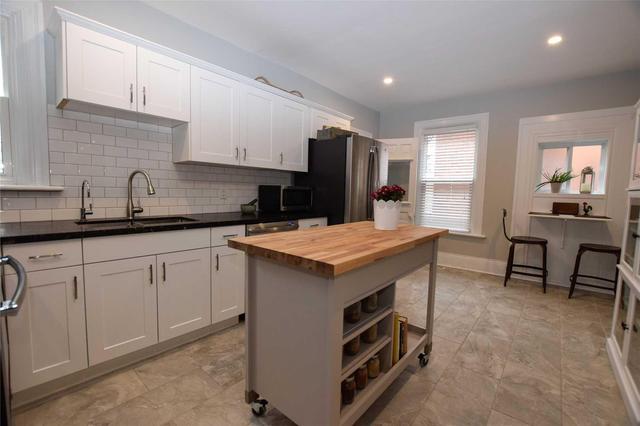 84 Ontario St, House detached with 3 bedrooms, 1 bathrooms and 3 parking in Brantford ON | Image 7