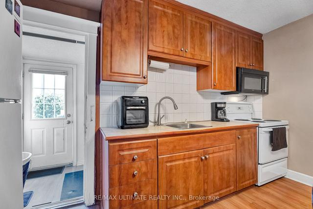 39 Hatherley Rd, House detached with 2 bedrooms, 1 bathrooms and 1 parking in Toronto ON | Image 7
