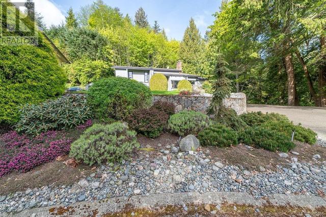 5095 Catalina Terr, House detached with 4 bedrooms, 3 bathrooms and 6 parking in Saanich BC | Image 38