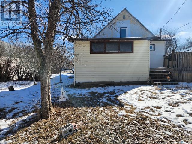 416 Main Street, House detached with 5 bedrooms, 2 bathrooms and null parking in Radville SK | Image 31