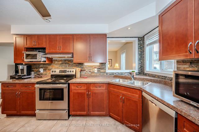 36 - 20 Shackleton Dr N, Townhouse with 3 bedrooms, 4 bathrooms and 2 parking in Guelph ON | Image 2