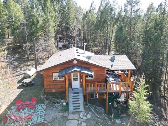 4982 Spur Road, House detached with 3 bedrooms, 2 bathrooms and null parking in East Kootenay G BC | Image 1