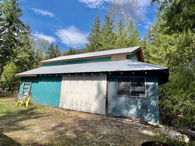 120 Burton Cross Road, House detached with 4 bedrooms, 2 bathrooms and null parking in Central Kootenay K BC | Image 52
