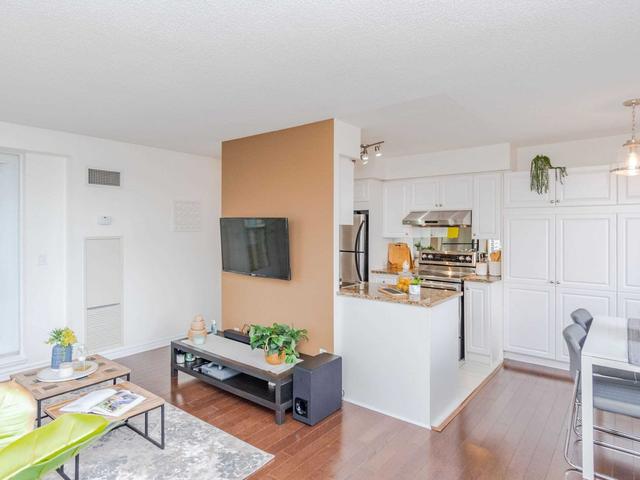 1004 - 18 Kenaston Gdns, Condo with 2 bedrooms, 2 bathrooms and 1 parking in Toronto ON | Image 4