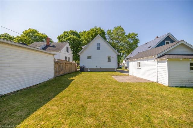 262 Ross Avenue, House detached with 3 bedrooms, 1 bathrooms and null parking in Sarnia ON | Image 17