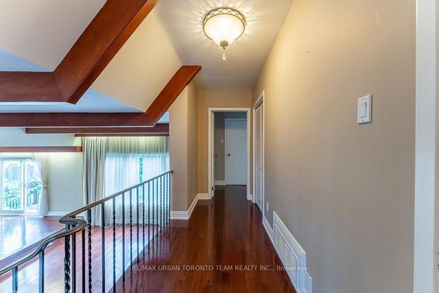35 Brumwell St, House detached with 4 bedrooms, 4 bathrooms and 7 parking in Toronto ON | Image 2