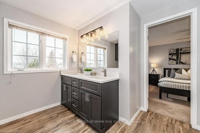 71 Waxwing Cres, House detached with 3 bedrooms, 3 bathrooms and 3 parking in Guelph ON | Image 5