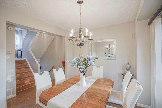 18 Renata Royal Way, Townhouse with 3 bedrooms, 3 bathrooms and 2 parking in Toronto ON | Image 3