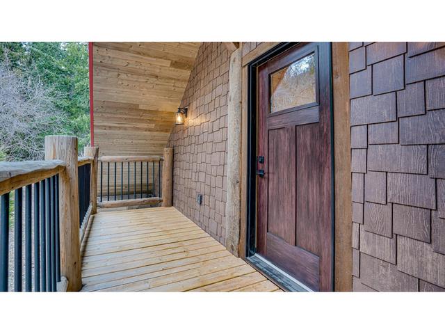 682 Lower Inonoaklin Rd, House detached with 3 bedrooms, 3 bathrooms and 10 parking in Central Kootenay K BC | Image 27