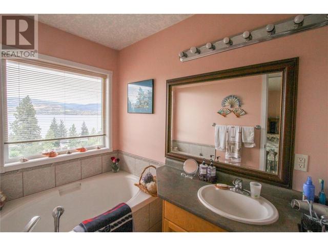 312 Uplands Drive, House detached with 4 bedrooms, 4 bathrooms and 8 parking in Kelowna BC | Image 14