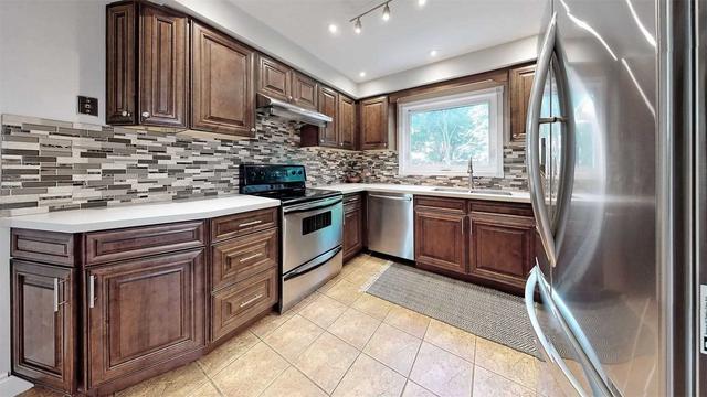 48 Stargell Cres, House detached with 3 bedrooms, 4 bathrooms and 4 parking in Markham ON | Image 3