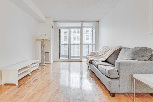 1002 - 21 Carlton St, Condo with 2 bedrooms, 2 bathrooms and 0 parking in Toronto ON | Image 12