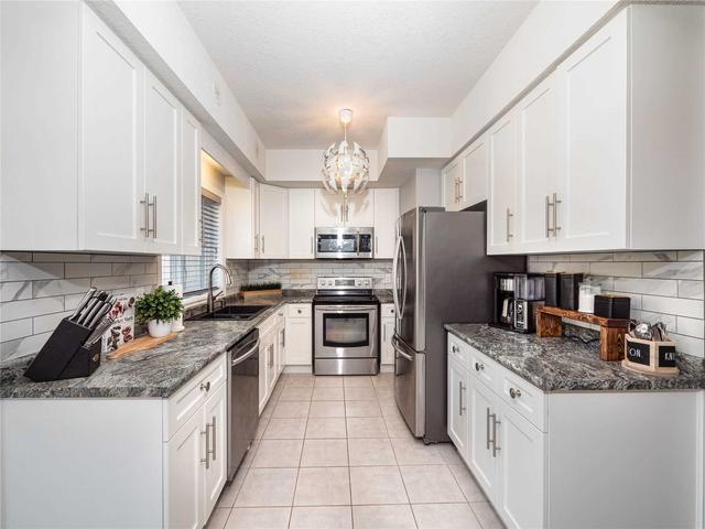 d1 - 70 Willowrun Dr, Townhouse with 2 bedrooms, 3 bathrooms and 2 parking in Kitchener ON | Image 6