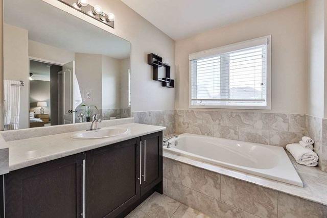 3260 Sealey Cres, House detached with 3 bedrooms, 4 bathrooms and 4 parking in Burlington ON | Image 15