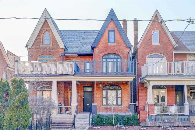616 Manning Ave, House semidetached with 3 bedrooms, 3 bathrooms and 2 parking in Toronto ON | Image 1