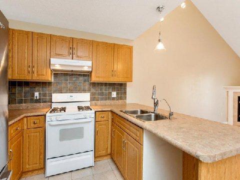 80 Doctor Moore Crt, House detached with 2 bedrooms, 2 bathrooms and 1 parking in Halton Hills ON | Image 5