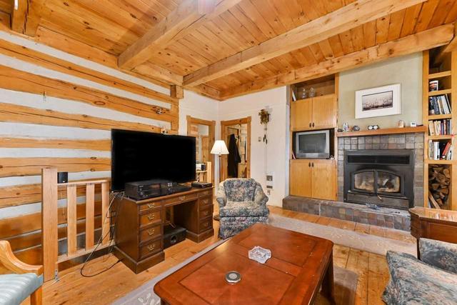 18239 Highway 41, House detached with 1 bedrooms, 1 bathrooms and 10 parking in Addington Highlands ON | Image 2