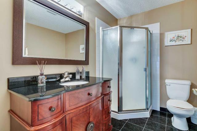 133 Sienna Park Green Sw, Home with 3 bedrooms, 2 bathrooms and 4 parking in Calgary AB | Image 17