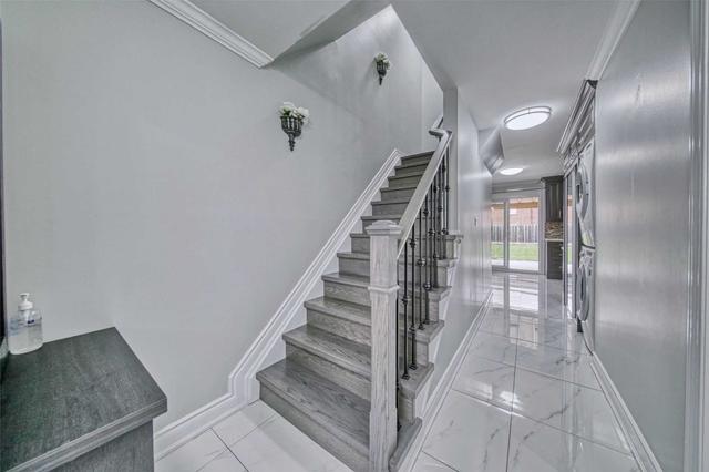 7573 Catalpa Rd, House semidetached with 4 bedrooms, 3 bathrooms and 5 parking in Mississauga ON | Image 10