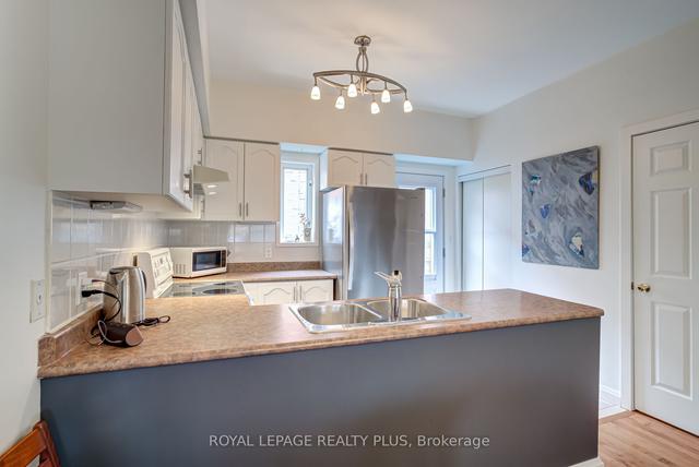 25 Pear Tree Mews, House attached with 3 bedrooms, 3 bathrooms and 1 parking in Toronto ON | Image 11