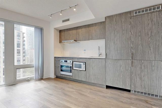 1702 - 60 Shuter St, Condo with 2 bedrooms, 2 bathrooms and 0 parking in Toronto ON | Image 6