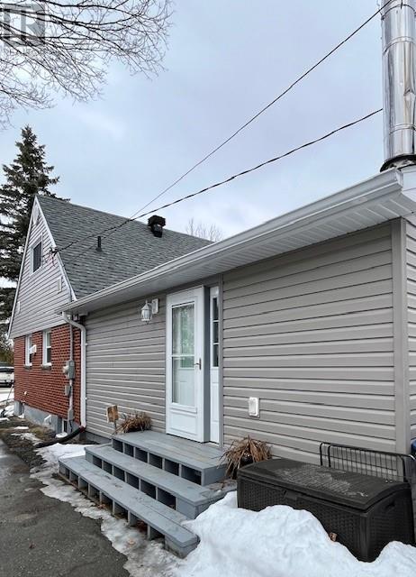 164 Axmith Ave, House detached with 3 bedrooms, 2 bathrooms and null parking in Elliot Lake ON | Image 2