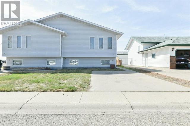 27 Shannon Crescent Se, House semidetached with 4 bedrooms, 2 bathrooms and 1 parking in Medicine Hat AB | Card Image