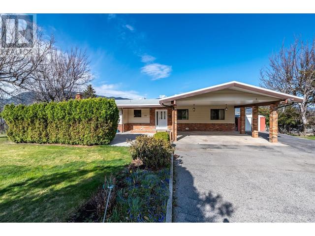 105 Spruce Road, House detached with 4 bedrooms, 3 bathrooms and null parking in Penticton BC | Image 2