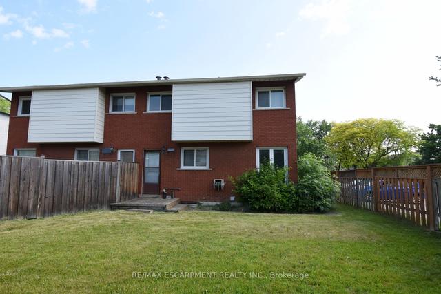 9 Dianne Crt, House semidetached with 3 bedrooms, 2 bathrooms and 2 parking in Hamilton ON | Image 19