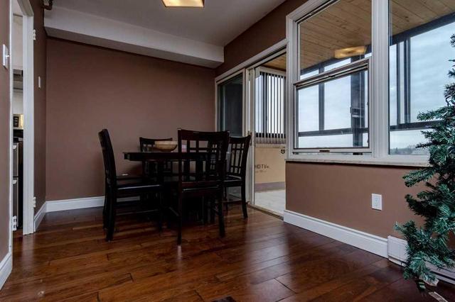 2 Mowat Ave, Condo with 3 bedrooms, 2 bathrooms and 1 parking in Kingston ON | Image 5