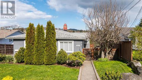3855 Rowland Ave, Saanich, BC, V8Z1X8 | Card Image