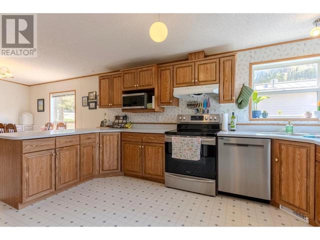 819 Klahanie Drive, House detached with 3 bedrooms, 2 bathrooms and null parking in Kamloops BC | Image 6