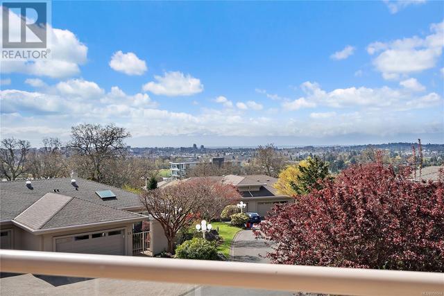 25 - 881 Nicholson St, House attached with 3 bedrooms, 3 bathrooms and null parking in Saanich BC | Image 49