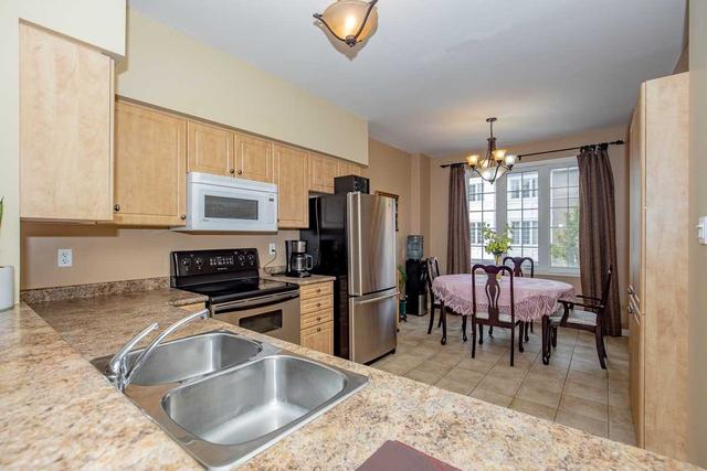 6 - 7155 Magistrate Terr, Townhouse with 3 bedrooms, 3 bathrooms and 2 parking in Mississauga ON | Image 2