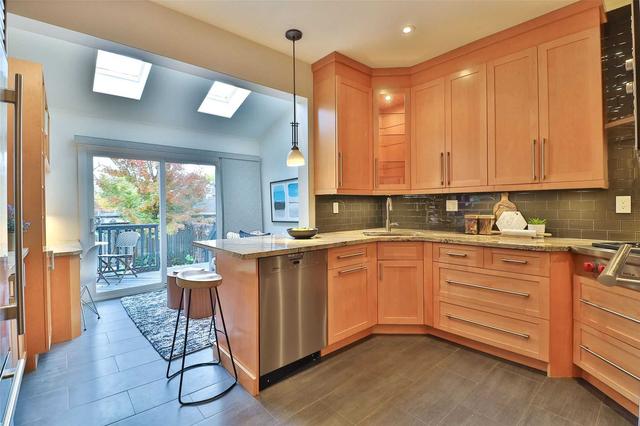 7 Fenwick Ave, House semidetached with 2 bedrooms, 2 bathrooms and 1 parking in Toronto ON | Image 4