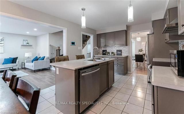 7726 Sassafras Tr, House detached with 4 bedrooms, 4 bathrooms and 6 parking in Niagara Falls ON | Image 3