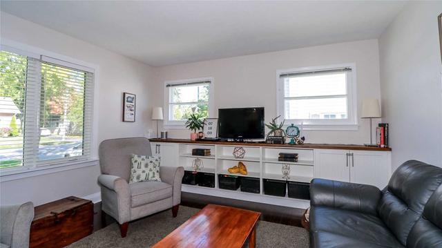 2091 Victoria St, House detached with 2 bedrooms, 2 bathrooms and 7 parking in Innisfil ON | Image 5