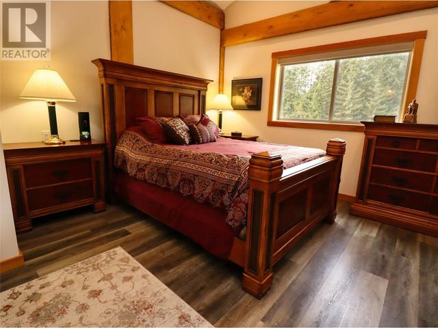 2589 Airstrip Road, House detached with 3 bedrooms, 3 bathrooms and 2 parking in Columbia Shuswap F BC | Image 30