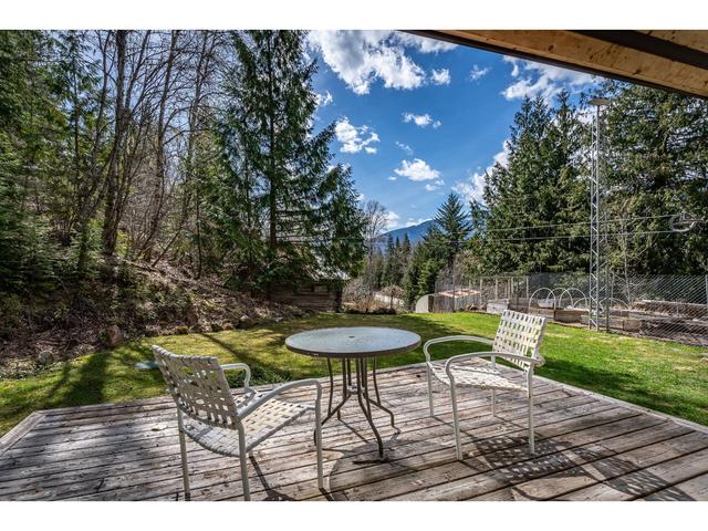 8788 Highway 6, House detached with 2 bedrooms, 2 bathrooms and null parking in Central Kootenay H BC | Image 40