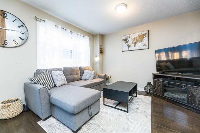 810 Cook Cres, House attached with 3 bedrooms, 3 bathrooms and 3 parking in Shelburne ON | Image 2