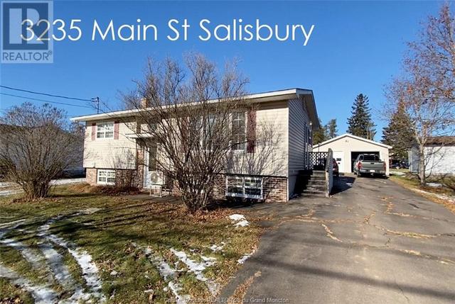 3235 Main St, House detached with 2 bedrooms, 2 bathrooms and null parking in Salisbury NB | Image 27