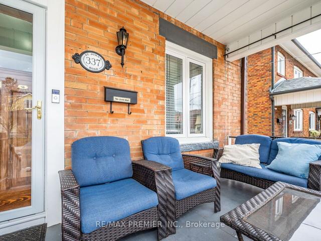 337 Saint Johns Rd, House semidetached with 3 bedrooms, 2 bathrooms and 2 parking in Toronto ON | Image 12