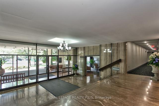 1507 - 1359 White Oaks Blvd, Condo with 2 bedrooms, 2 bathrooms and 1 parking in Oakville ON | Image 20